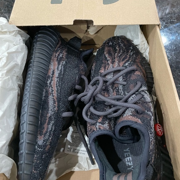 Yeezy 350 Boost V2 Moon Rock - Picture 10 of 11